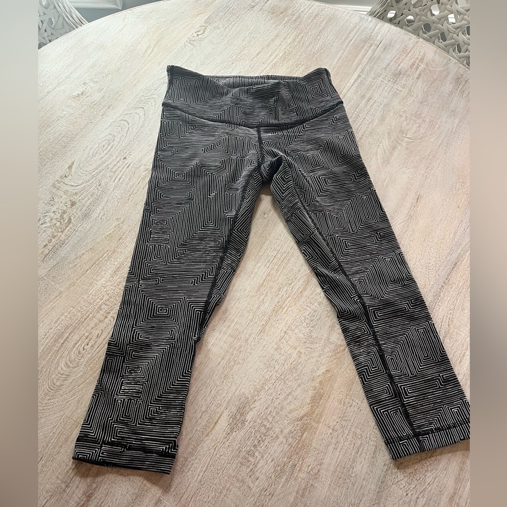 Lululemon black/white leggings
